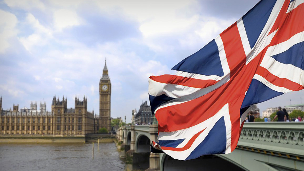 Англия пересмотрит правила въезда для привитых иностранцев