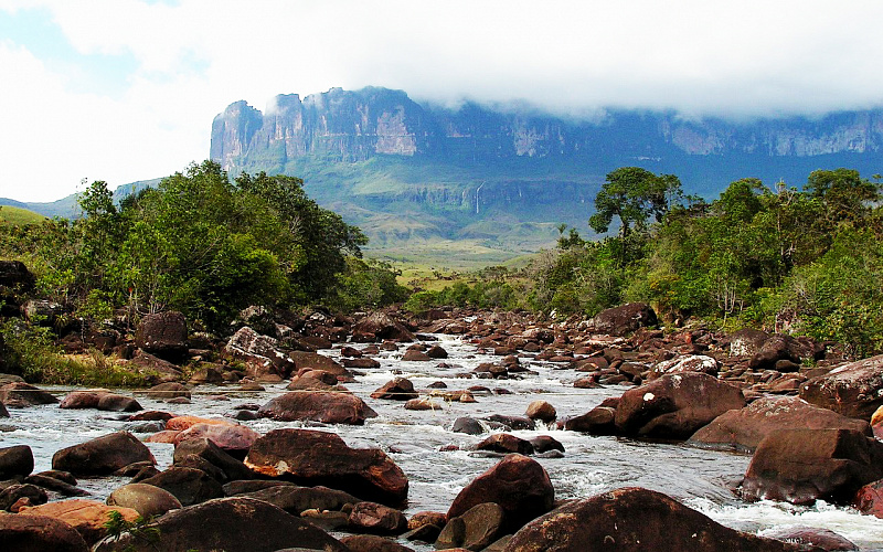 Уникальная гора Рорайма на стыке Бразилии, Венесуэлы и Гайаны