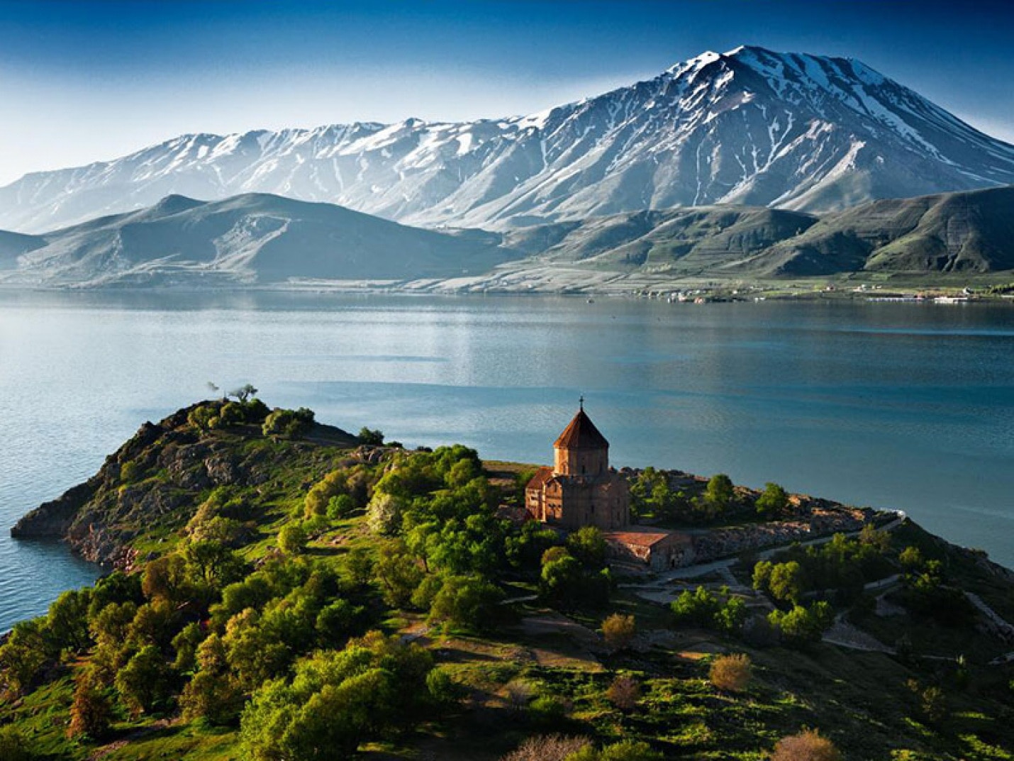 Путешествуем по Армении: куда водят туристов гиды?