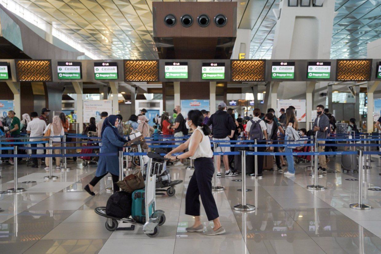 Индонезия ужесточила ковидные ограничения для иностранных туристов