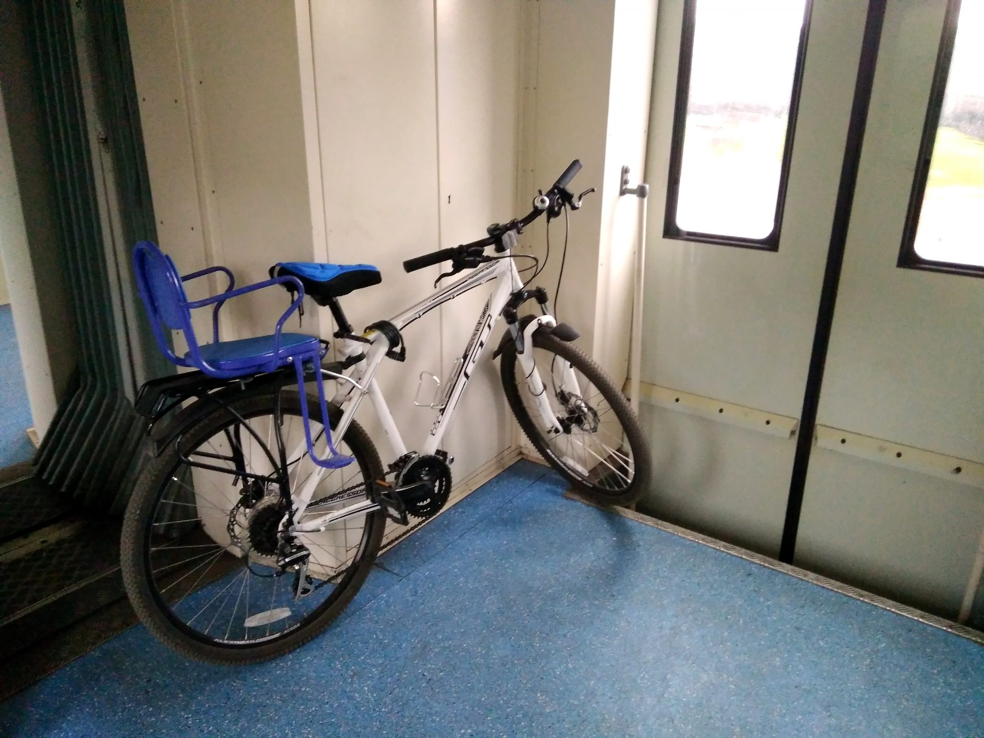 Особенности перевозки велосипедов в поездах и самолётах