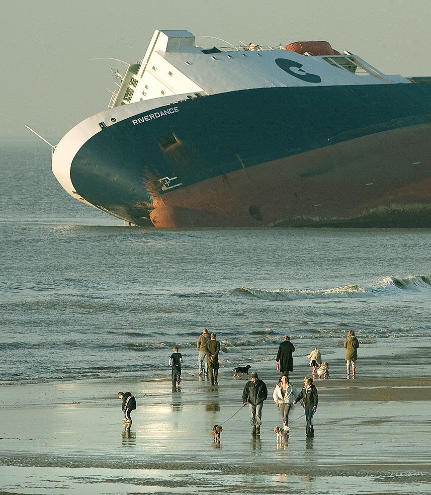 Знаменитое судно Riverdance, севшее на мель в Blackpool