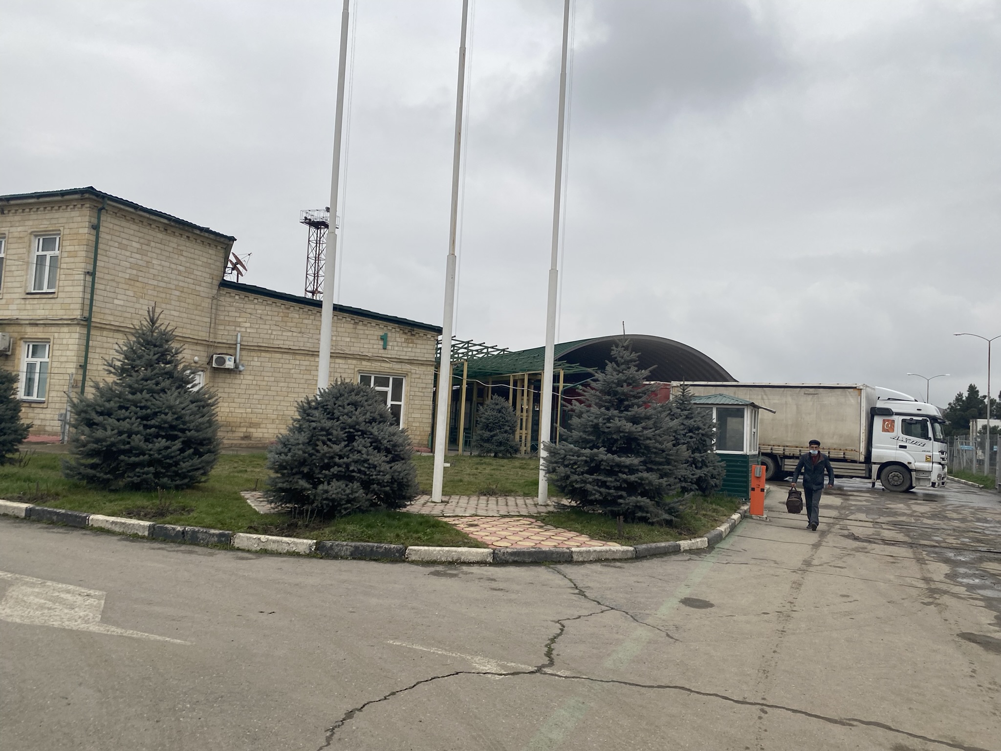 Граница России и Азербайджана: пешком через КПП Самур и Яраг-Казмаляр в Дагестане