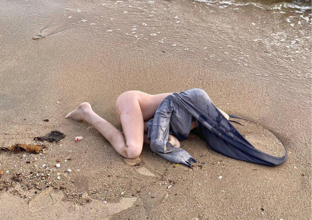 В Таиланде секс-кукла вызвала панику на пляже