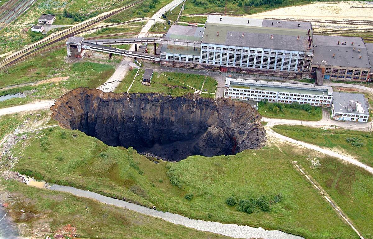 Край березники. Березники карстовые провалы. Березники Пермский край карстовые провалы. Березники воронка. Березники обвалы.